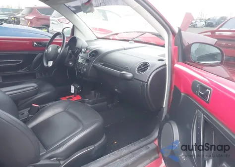 2010 Volkswagen New Beetle 2.5L z USA, uszkodzony, nr VIN 3VWRG3AL7AM004619